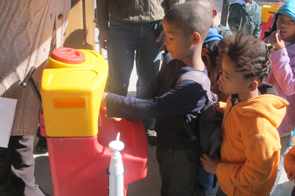 South Africa: teaching effective handwashing techniques – with a minimum amount of water